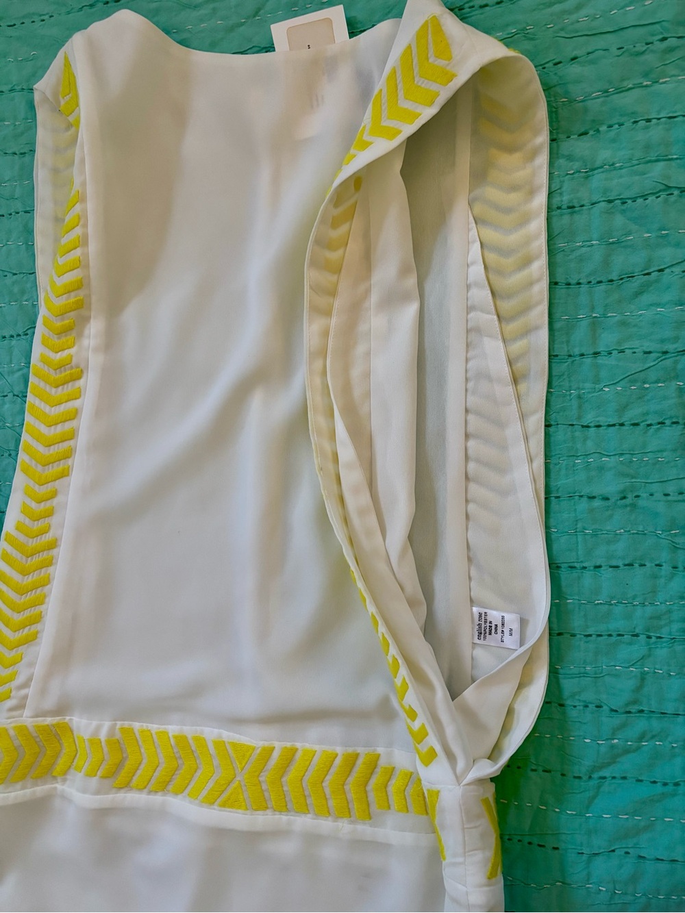 English Rose White Tunic Tank Dress Size M Yellow Chevron Embroidered Open Sides